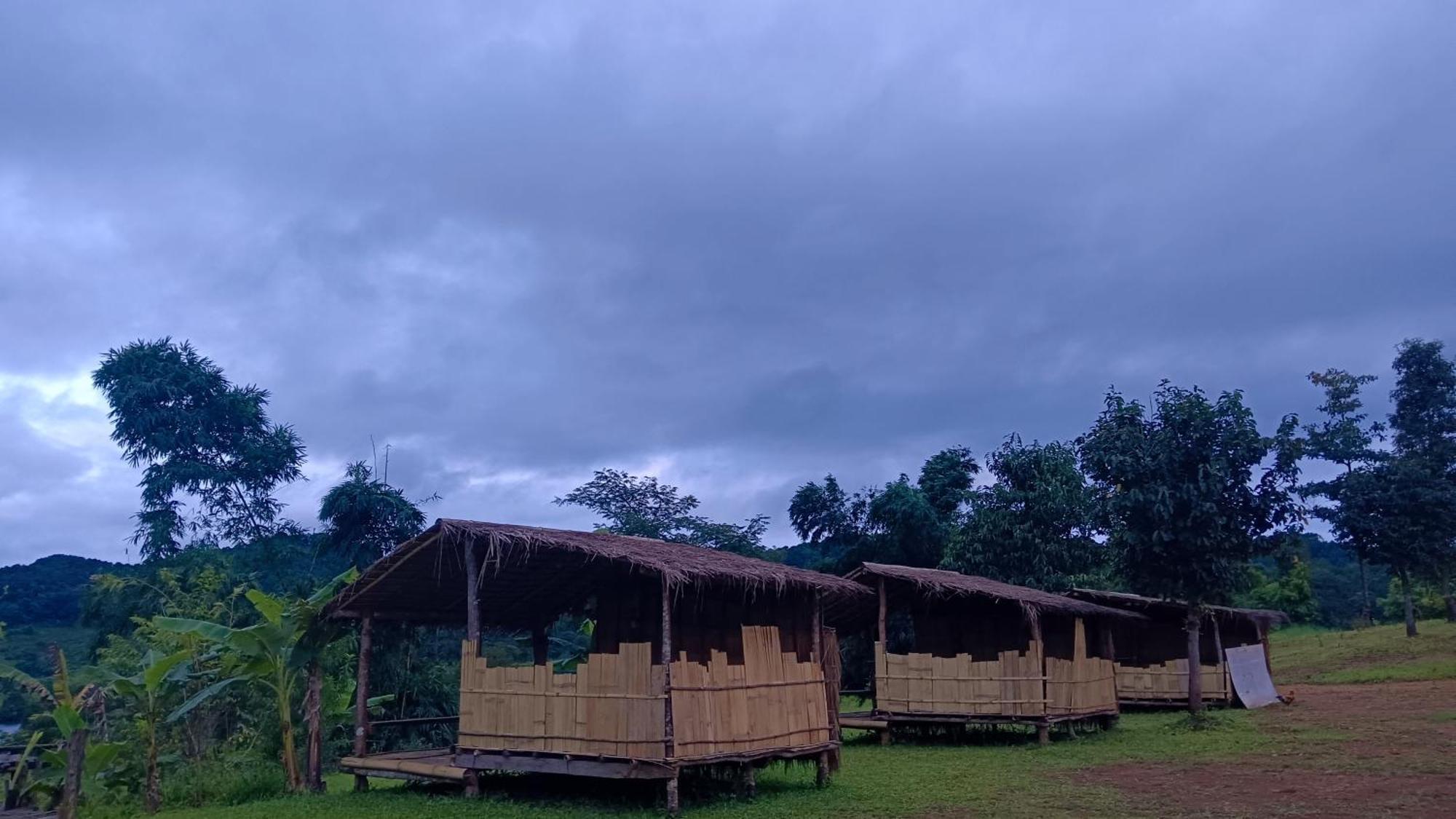 ไร่นิธิสุนทร Nithisoonthon Farmstay Mae Hong Son Exterior foto