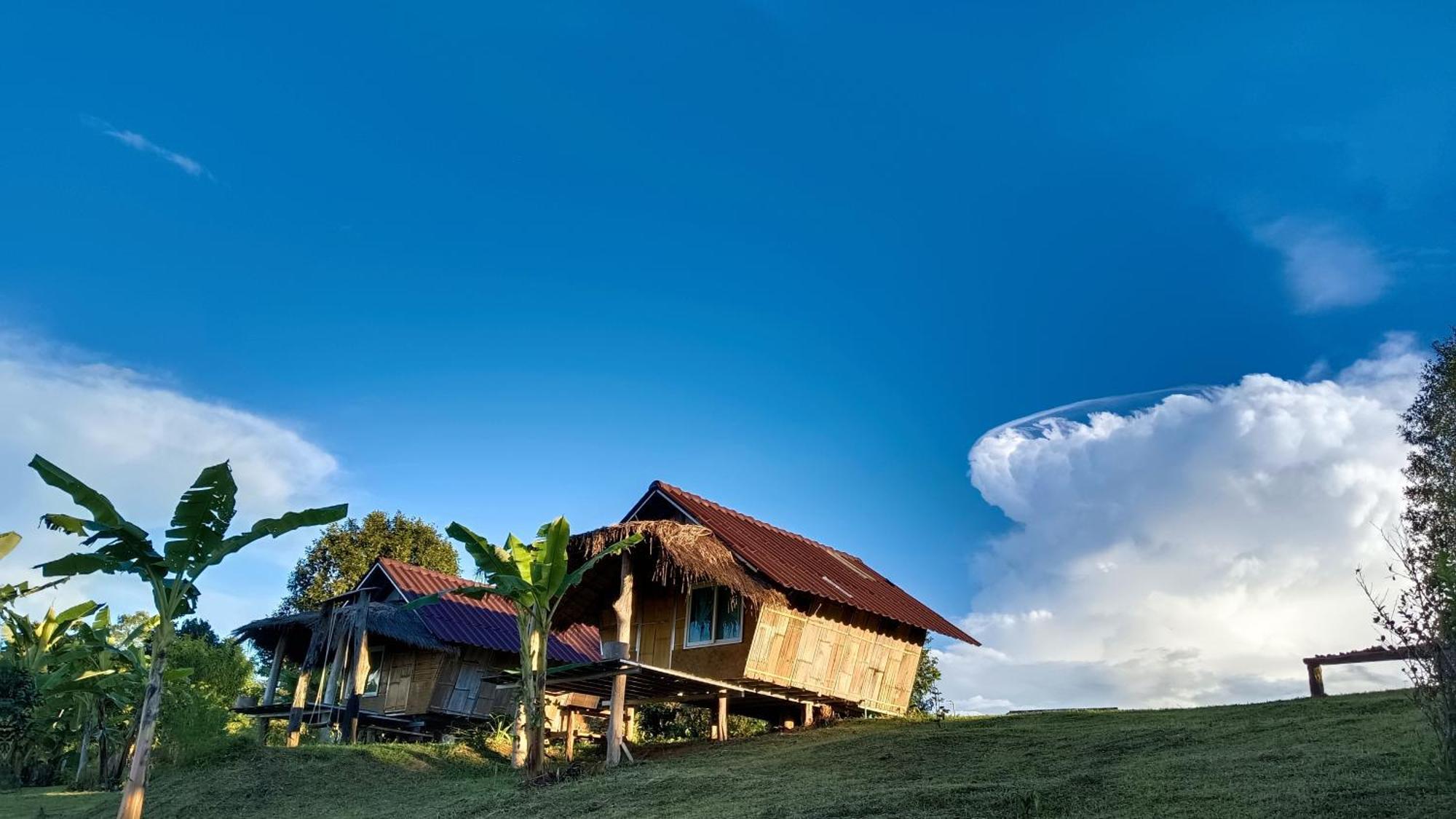 ไร่นิธิสุนทร Nithisoonthon Farmstay Mae Hong Son Exterior foto