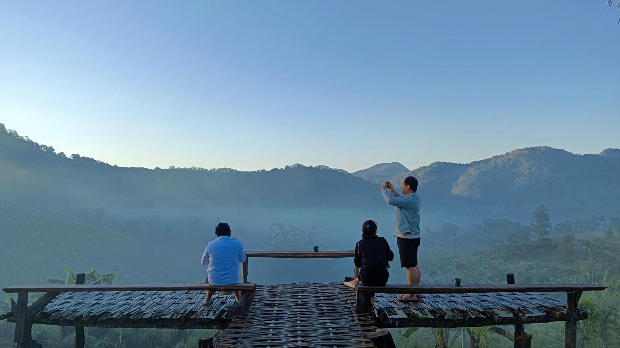 ไร่นิธิสุนทร Nithisoonthon Farmstay Mae Hong Son Exterior foto