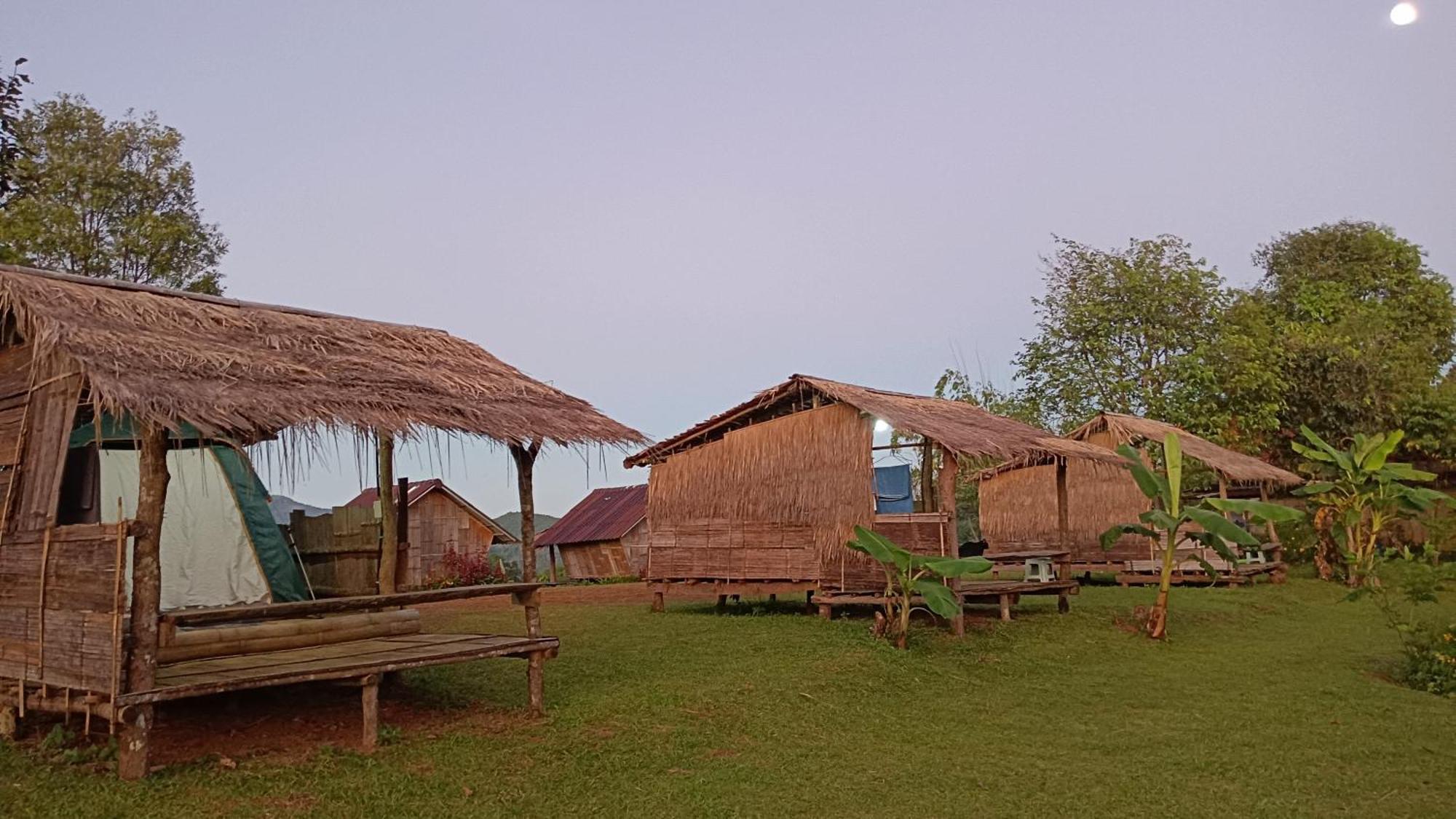 ไร่นิธิสุนทร Nithisoonthon Farmstay Mae Hong Son Exterior foto