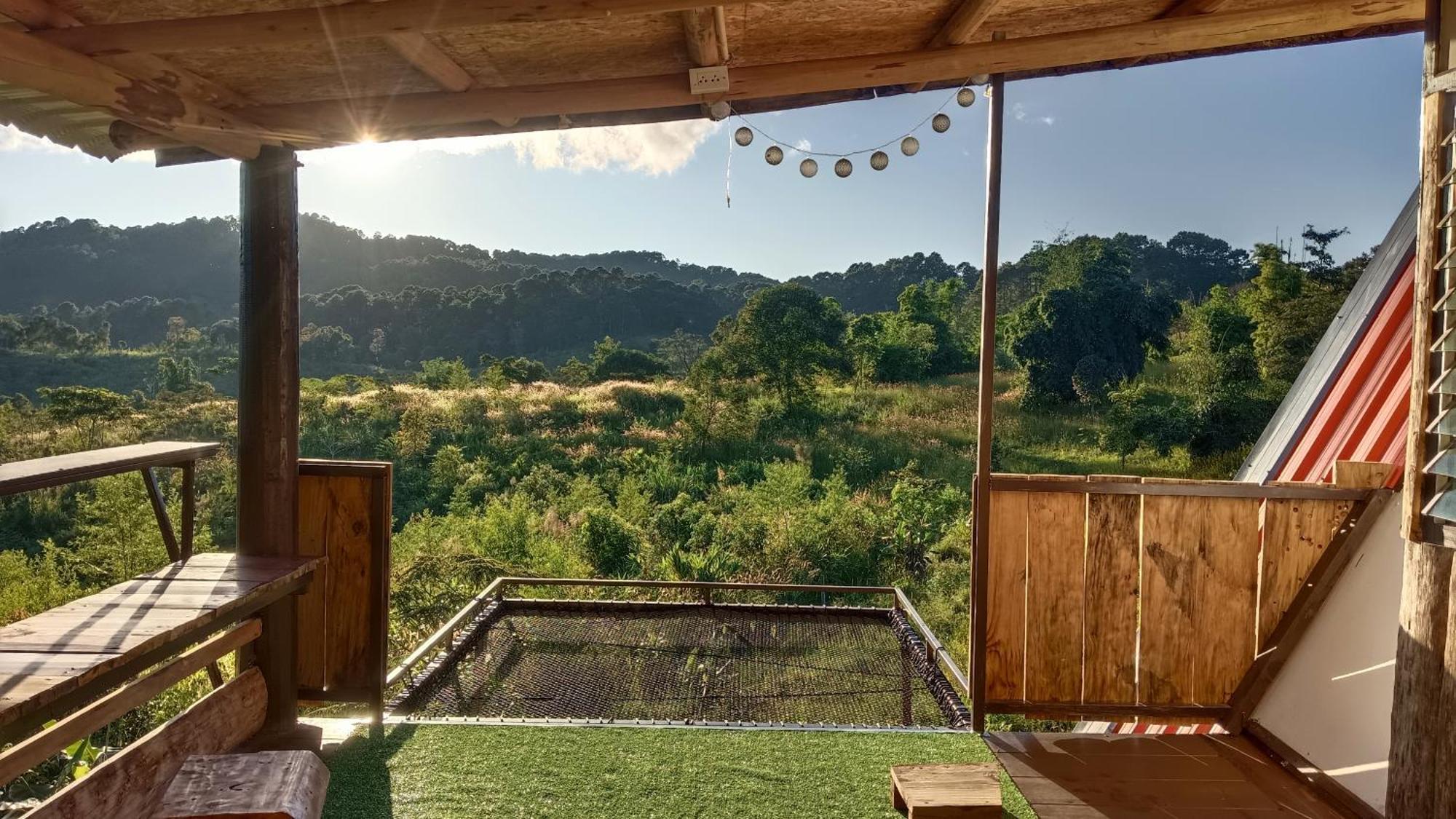ไร่นิธิสุนทร Nithisoonthon Farmstay Mae Hong Son Exterior foto